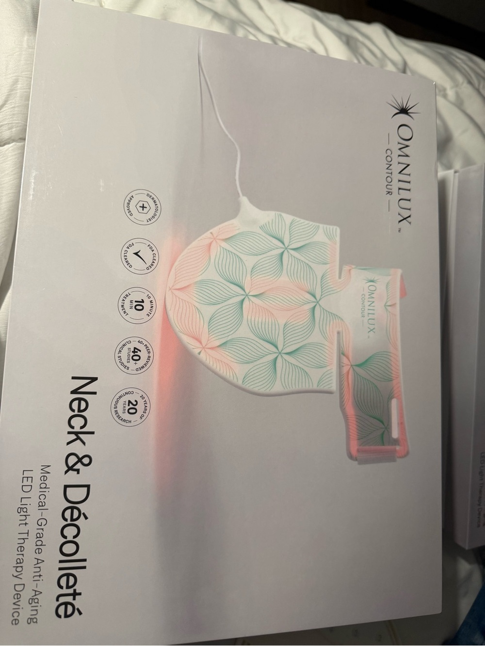Contour LED Mask & Neck Treatment - White/Green - Picture 5 of 8